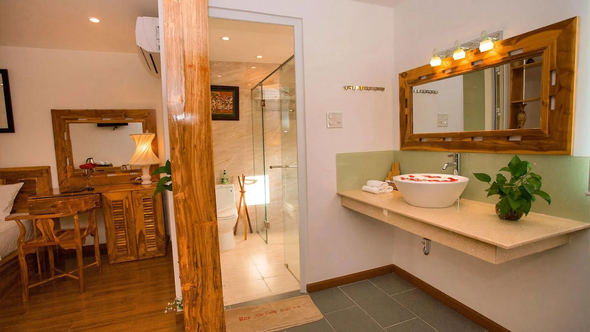 Rex Hotel & Apartment Nha Trang